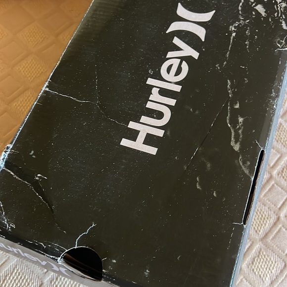 New in box-Hurley slip-on 8.5 - Picture 6 of 6